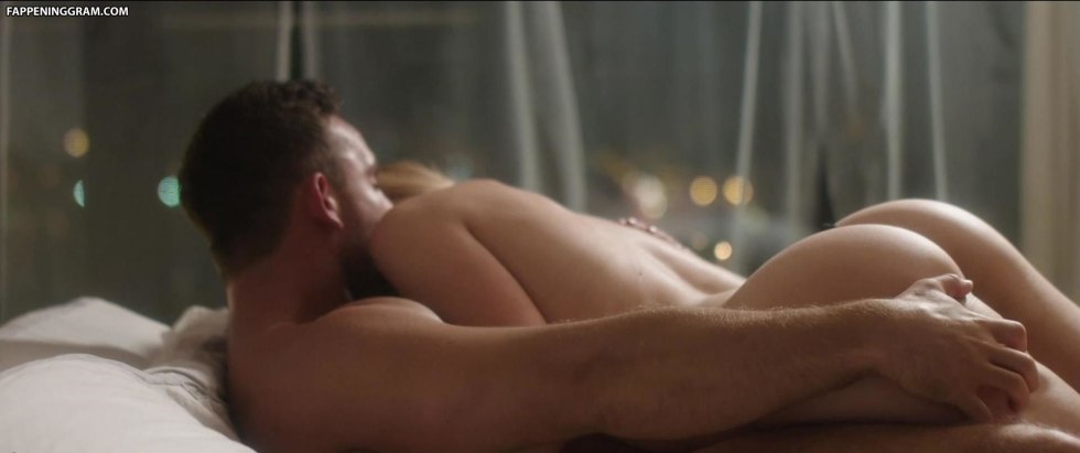 Jessica Maknami is naked