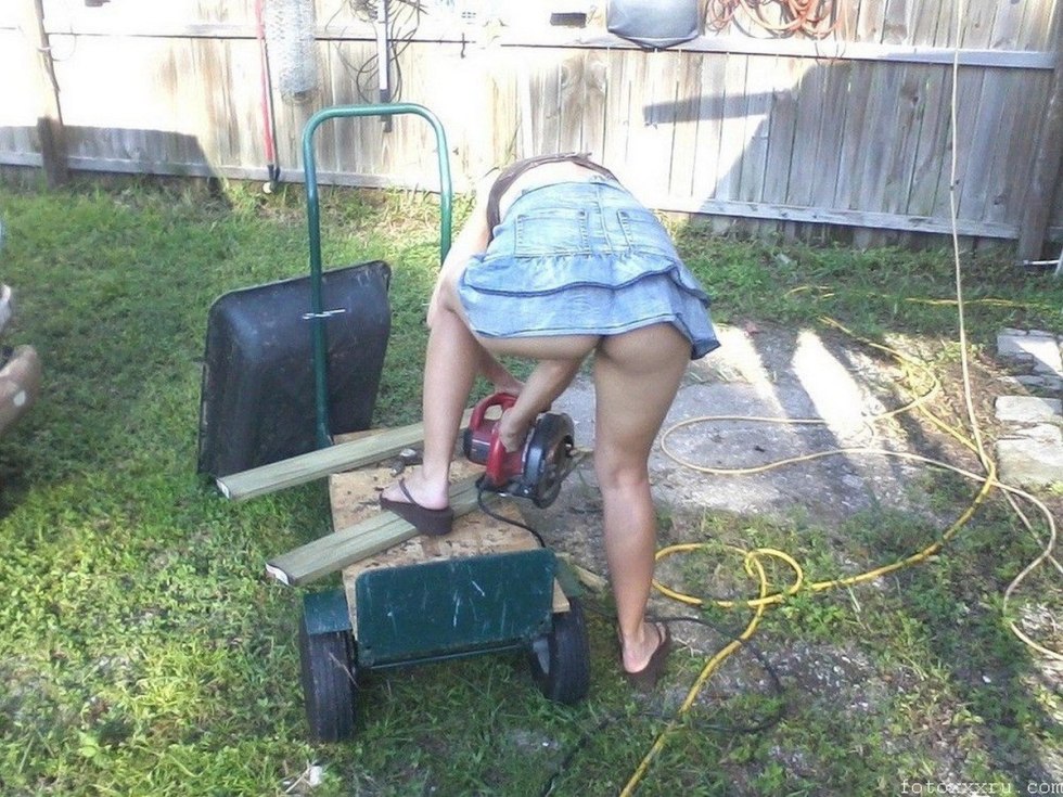 Women in the garden without panties