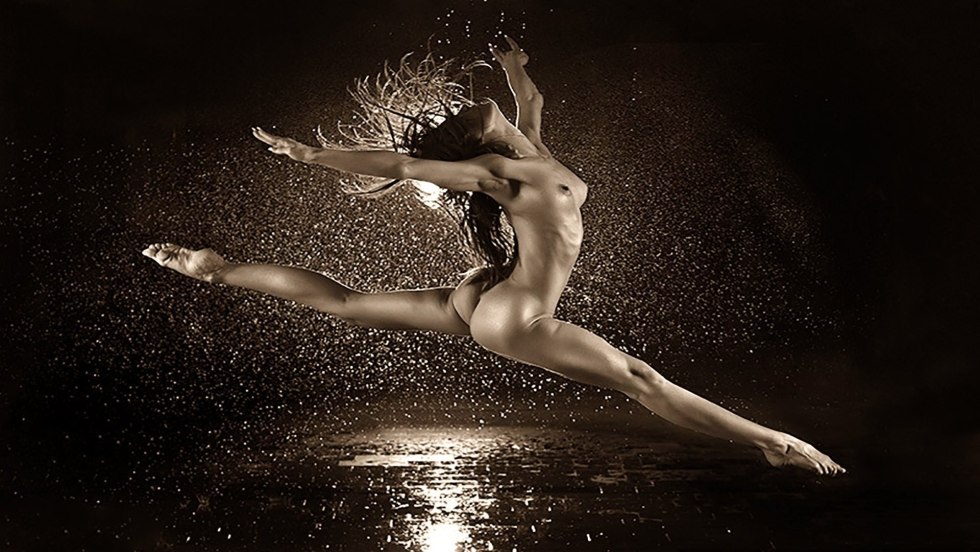 Erotic dances of girls