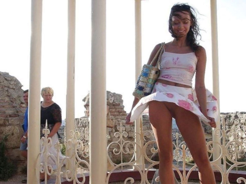 The wind lifted a dress without panties