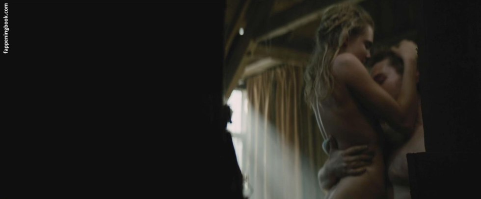 Erotic scenes with Cara Delevingne