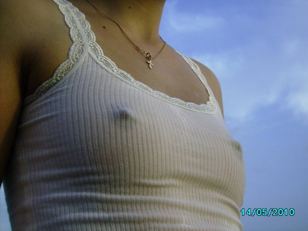 Small chest in a transparent T -shirt