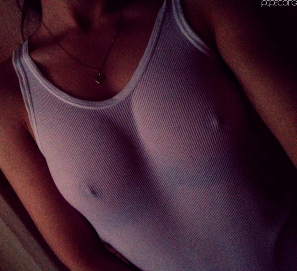 Breast without a bra and without a T -shirt