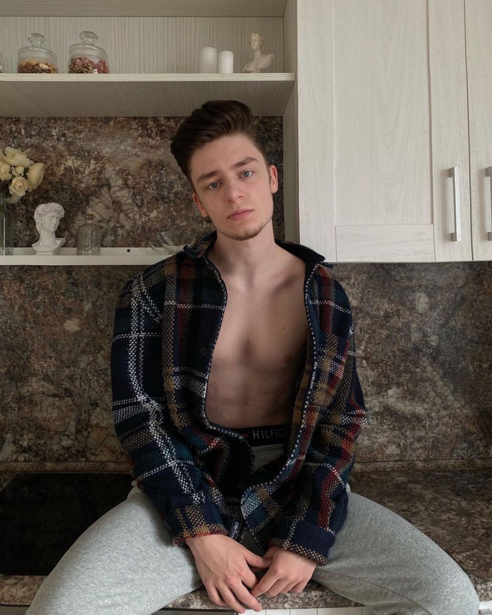 Dima Ermuzevich Naked