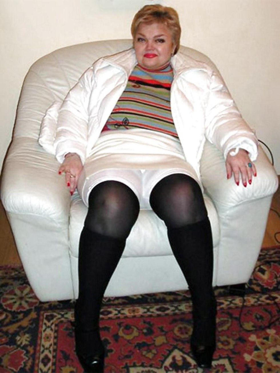 Mature pissing pantalones