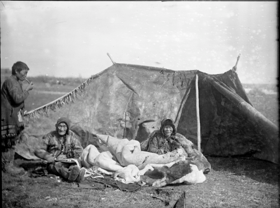 Chukchi woman naked in the plague