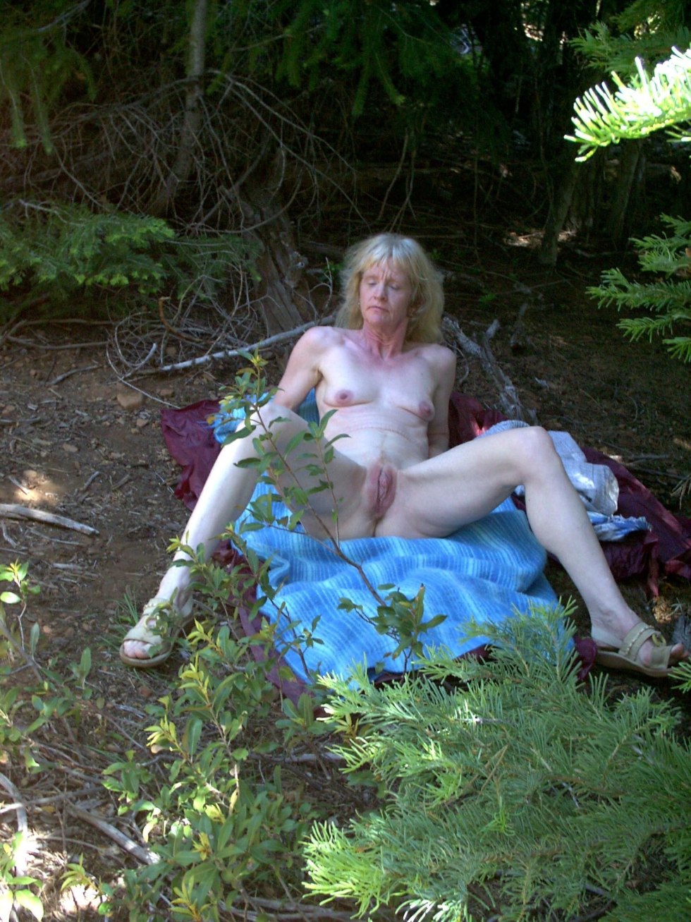 Naked Alkashka in nature private