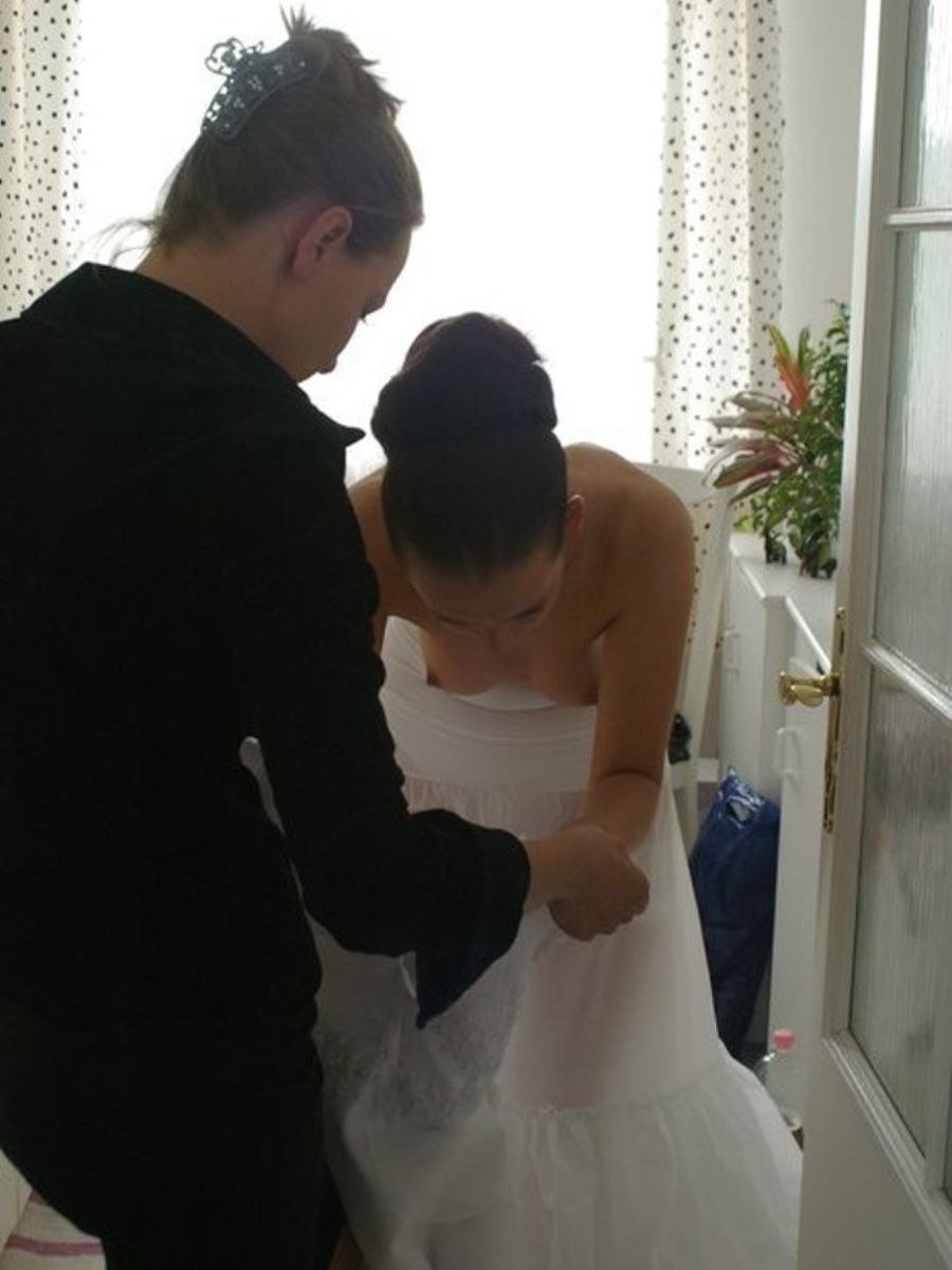 The bride lit her chest