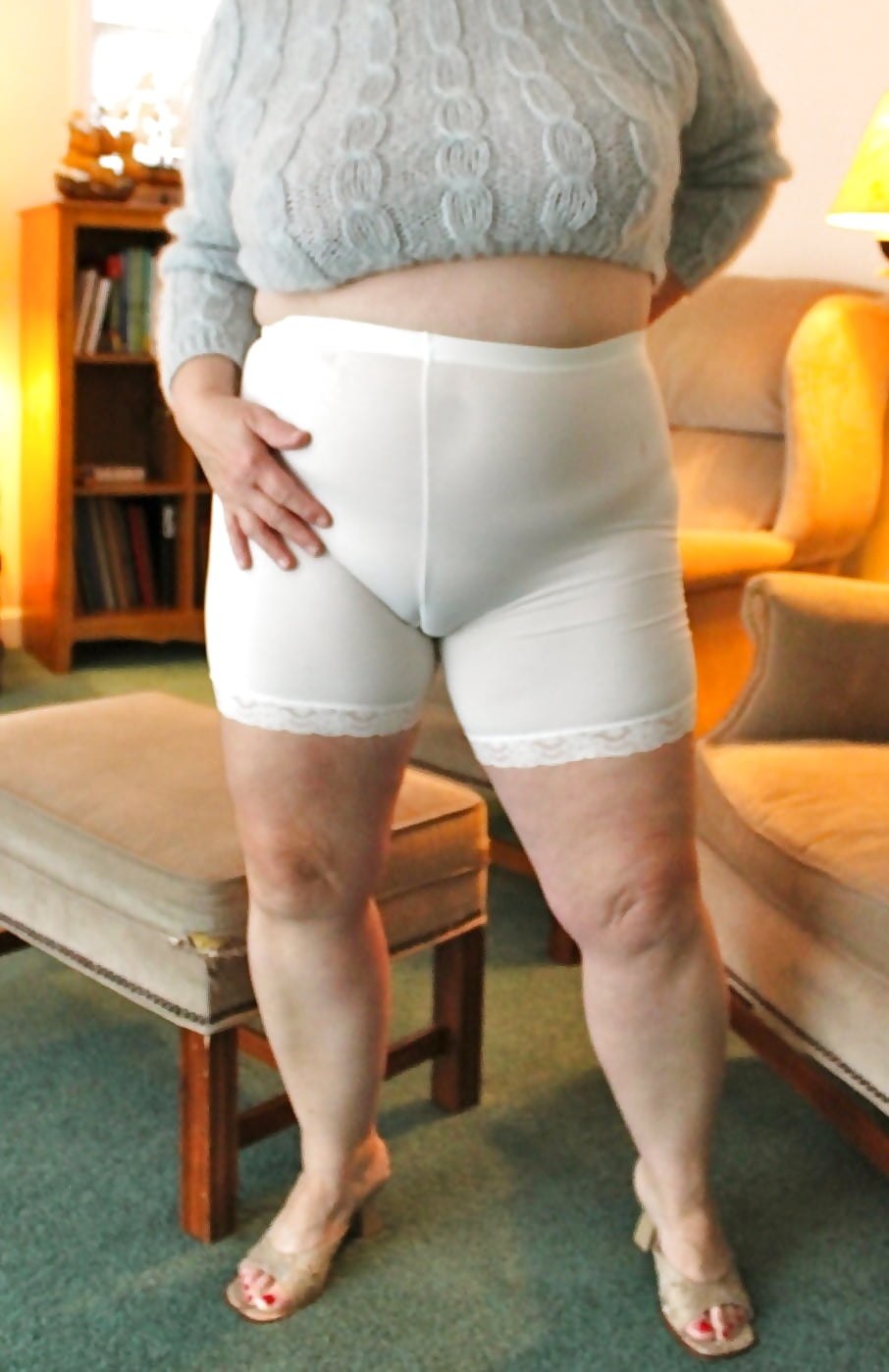 Fat Women in Pantalons