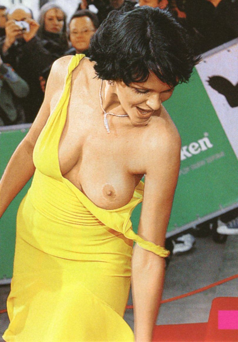 Anastasia Slanevskaya breasts exposed