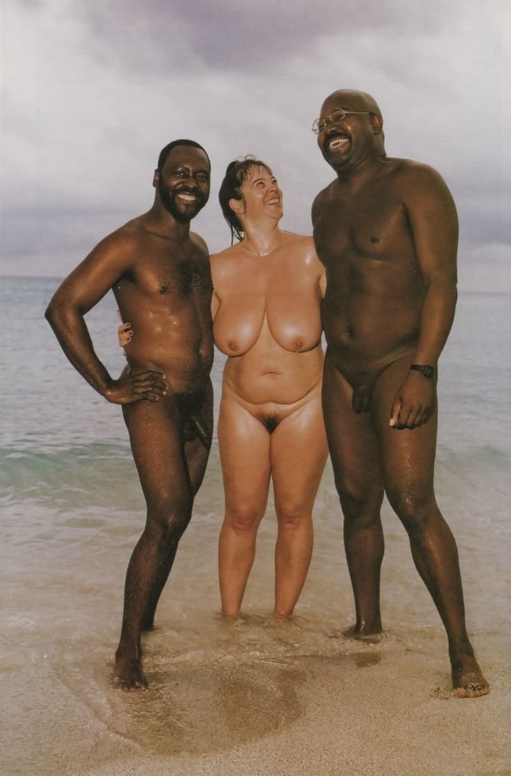 Elderly naked vapors of blacks on the beach