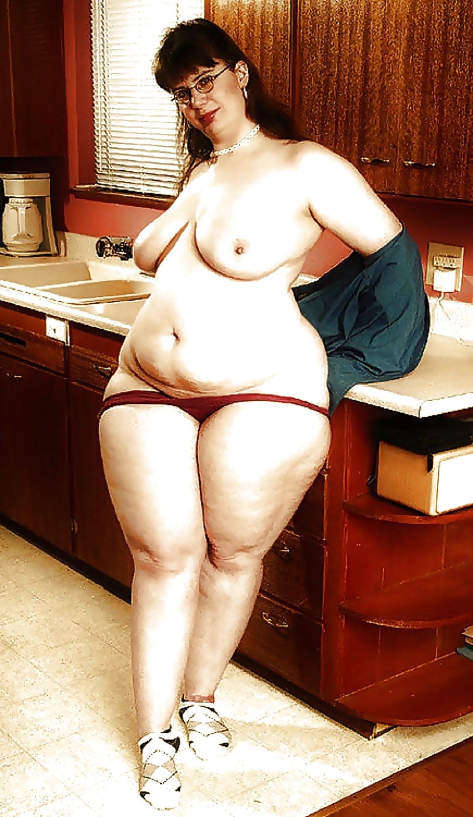 Naked bbw with wide hips