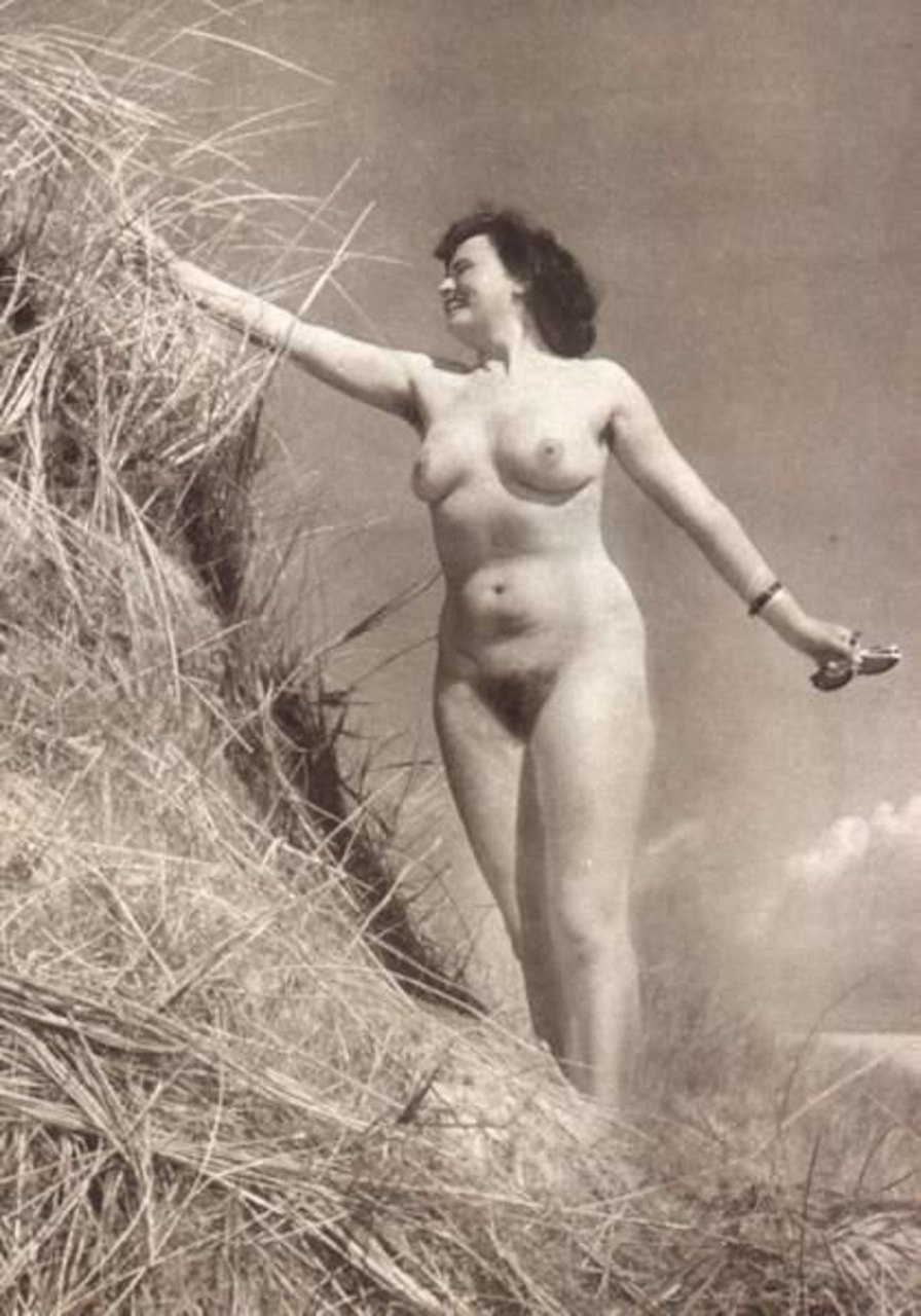 Old naked women retro