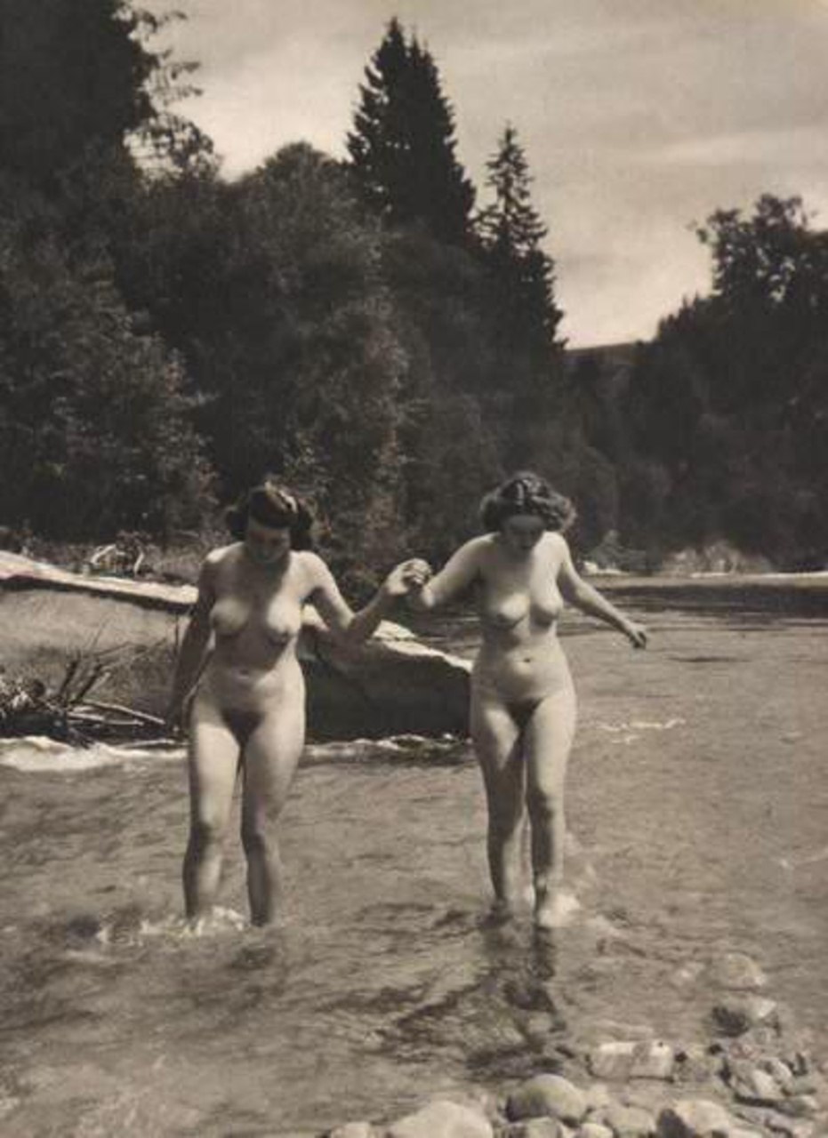 Bathing naked in the village of Retro