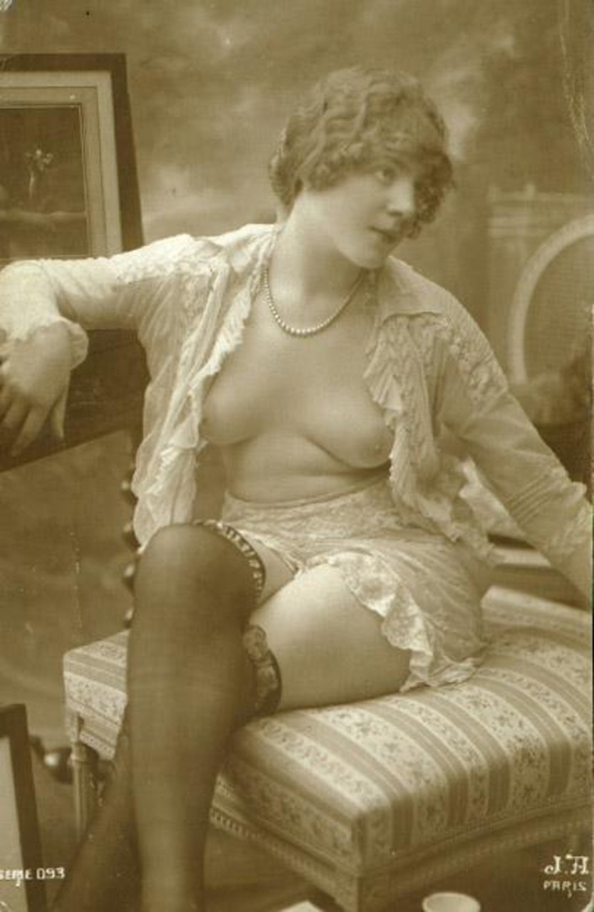 Retro old naked women