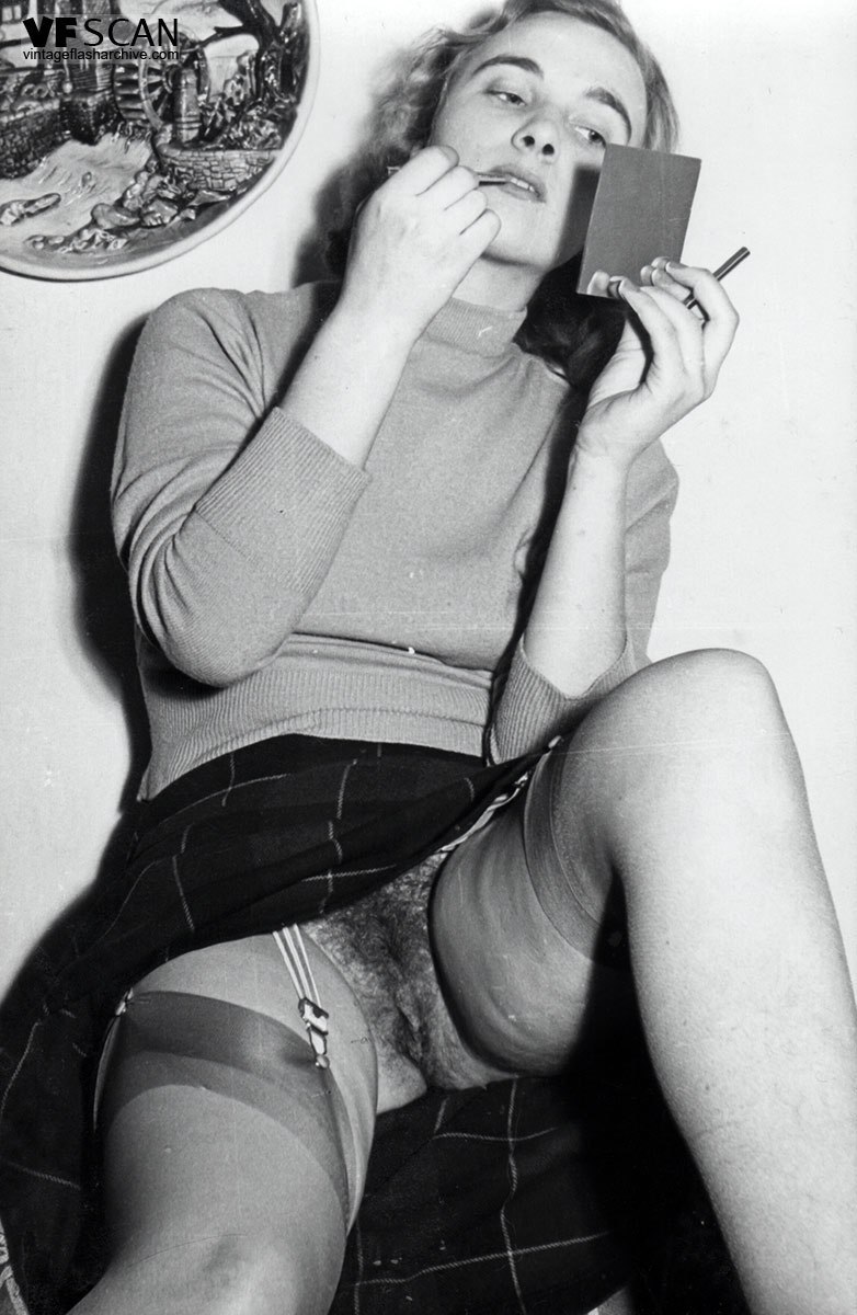 Under a skirt without retro panties