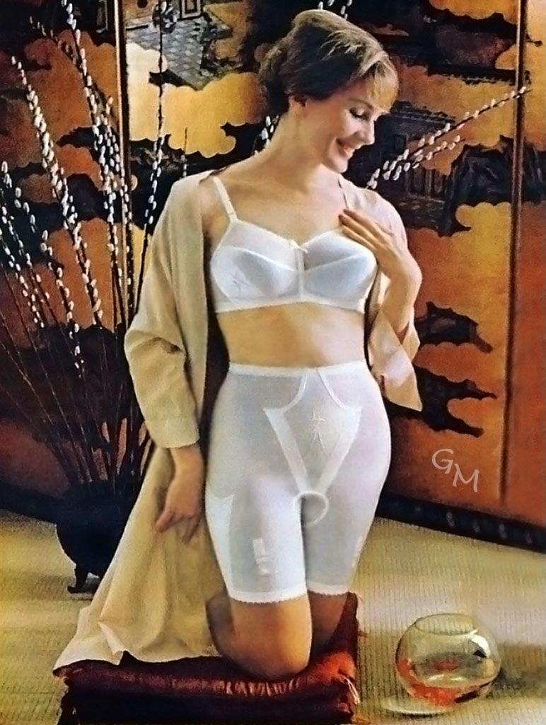 Slender women in pantalons