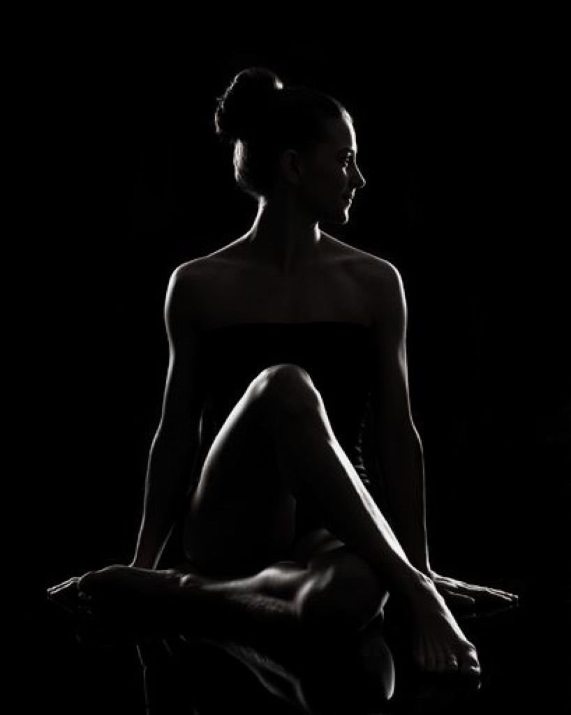 Bends of the female body