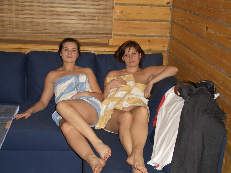 Girlfriends in a bath without panties