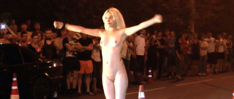 Girls undress in front of the public