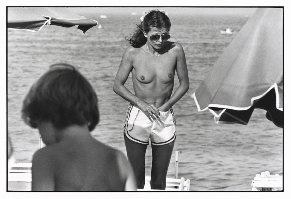 Girls Topless Beach Retro