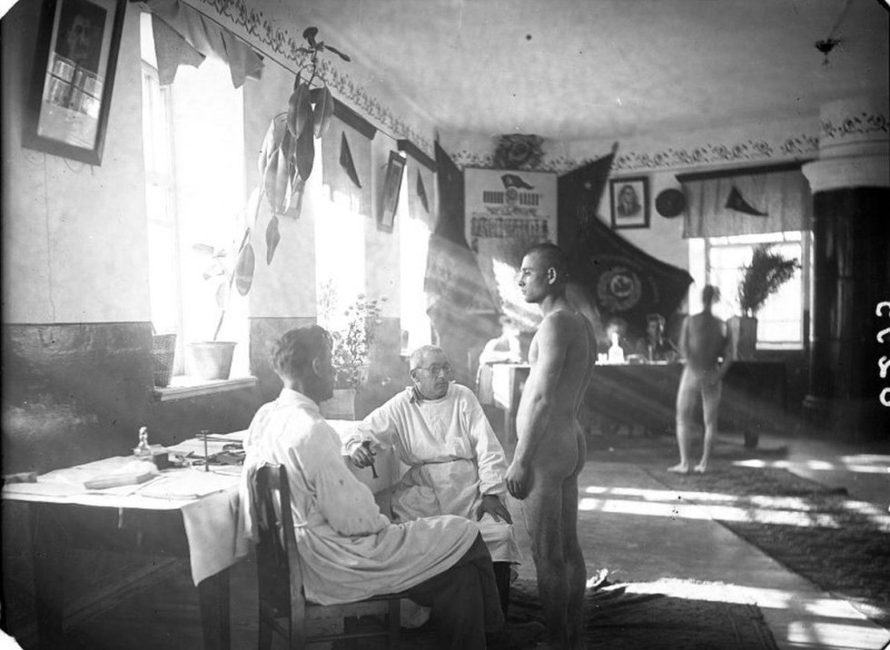 Drawer Commission in the 30s