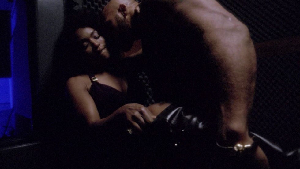 Angela Bassett photo nude