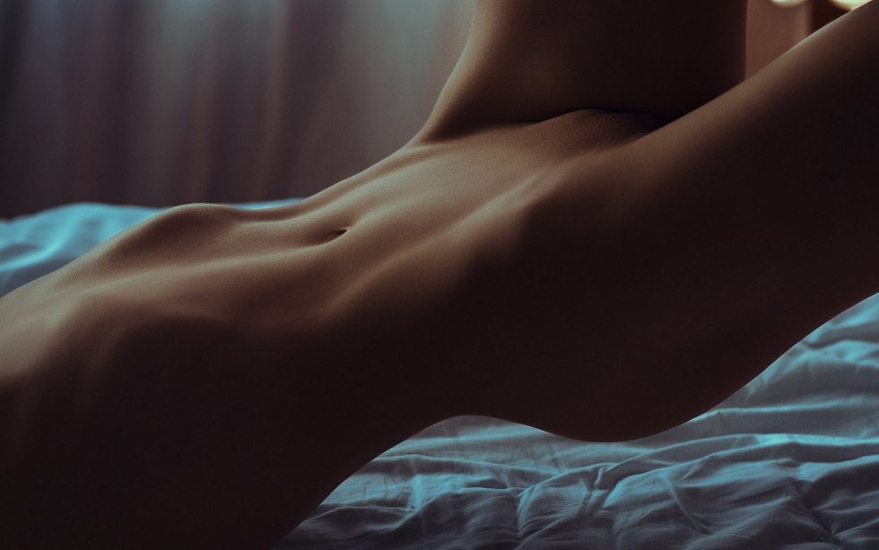 Beautiful naked female tummies