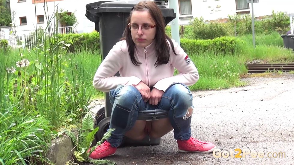 Women's pissing on the street