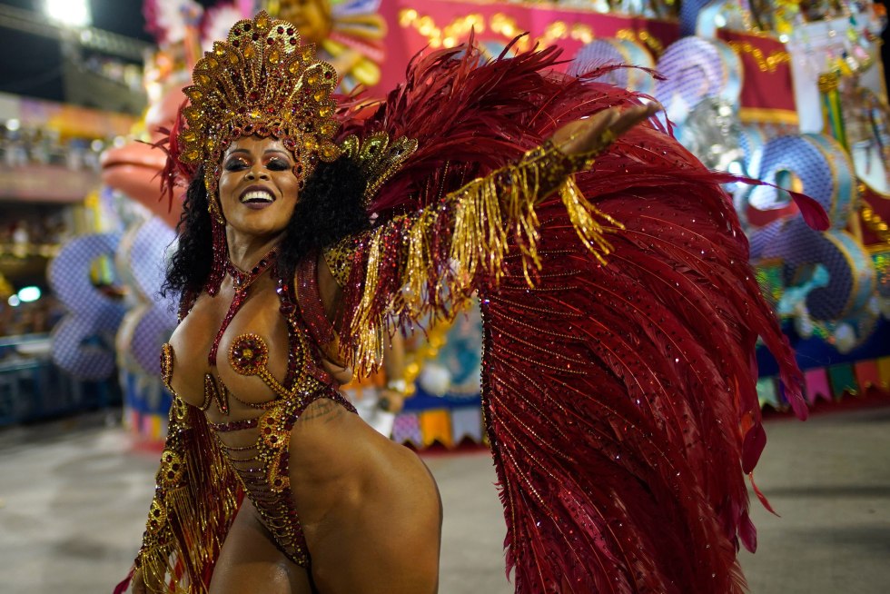 NAKED Vivian Castro. Carnival