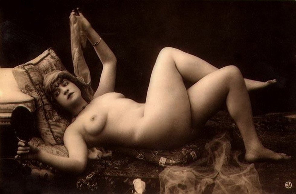 Vintage naked women