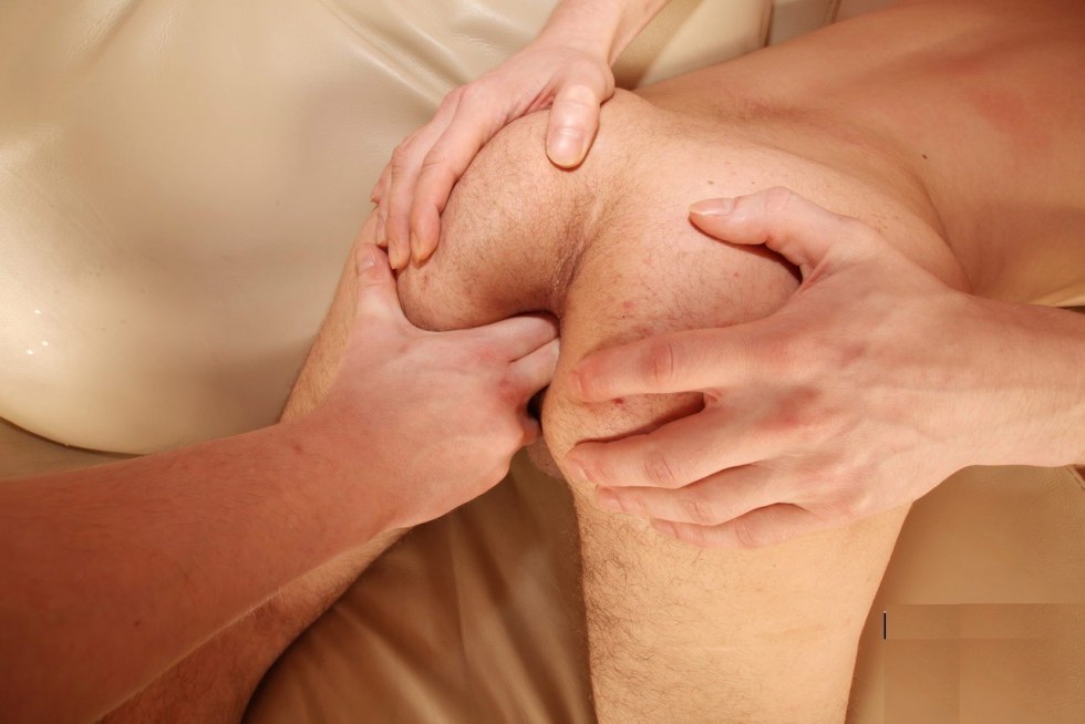 Finger in an analik to the boy