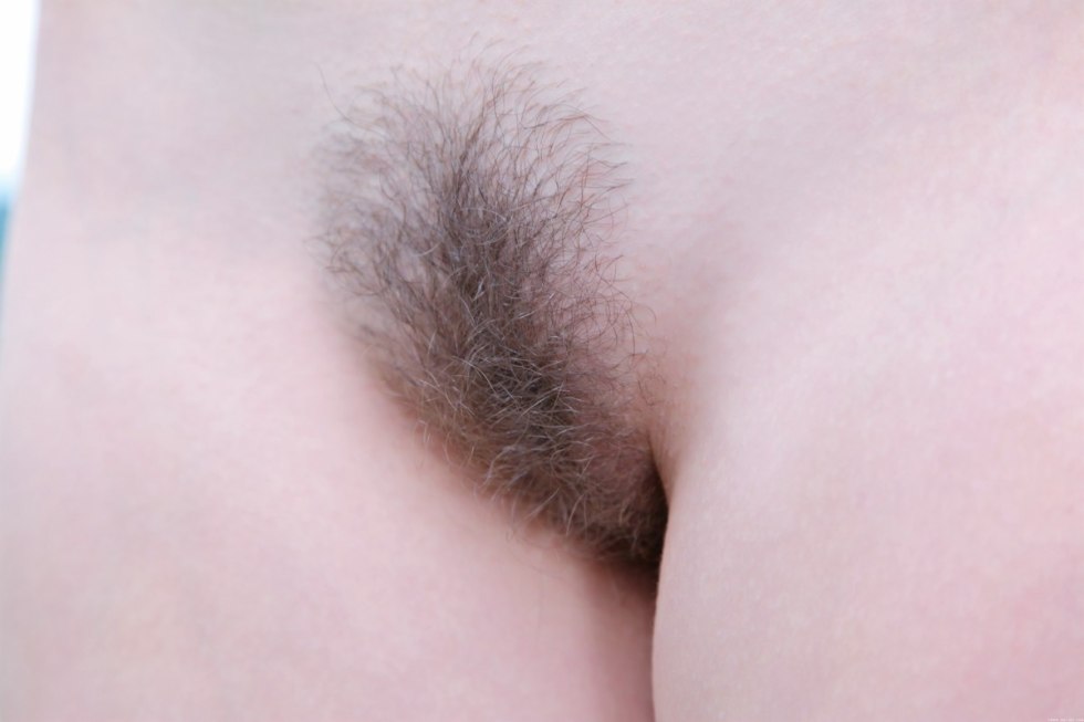 Little hair on the pubis