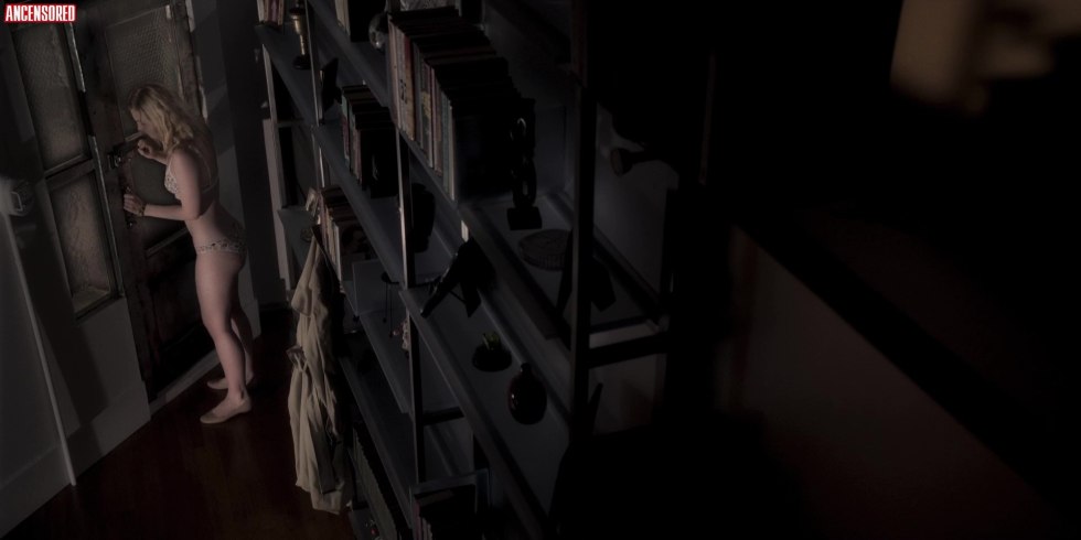 Actress El Fanning Naked