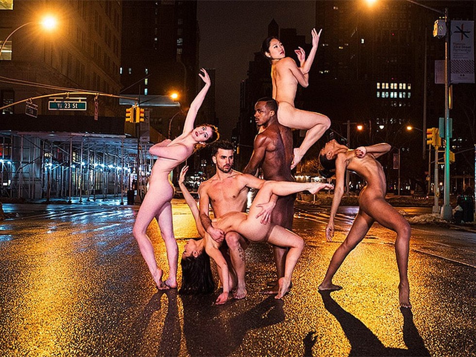 Erotic dances of girls