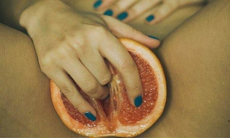 Girl with grapefruit