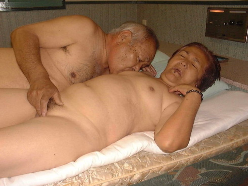 Naked Chinese granny