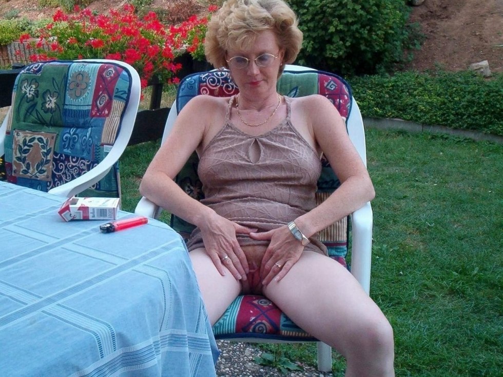 Old grandmothers without panties