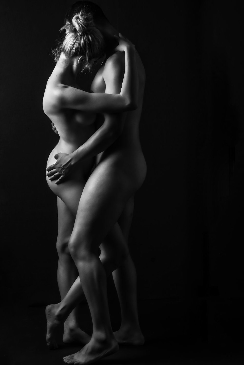Photo shoot of pairs in the style of nude