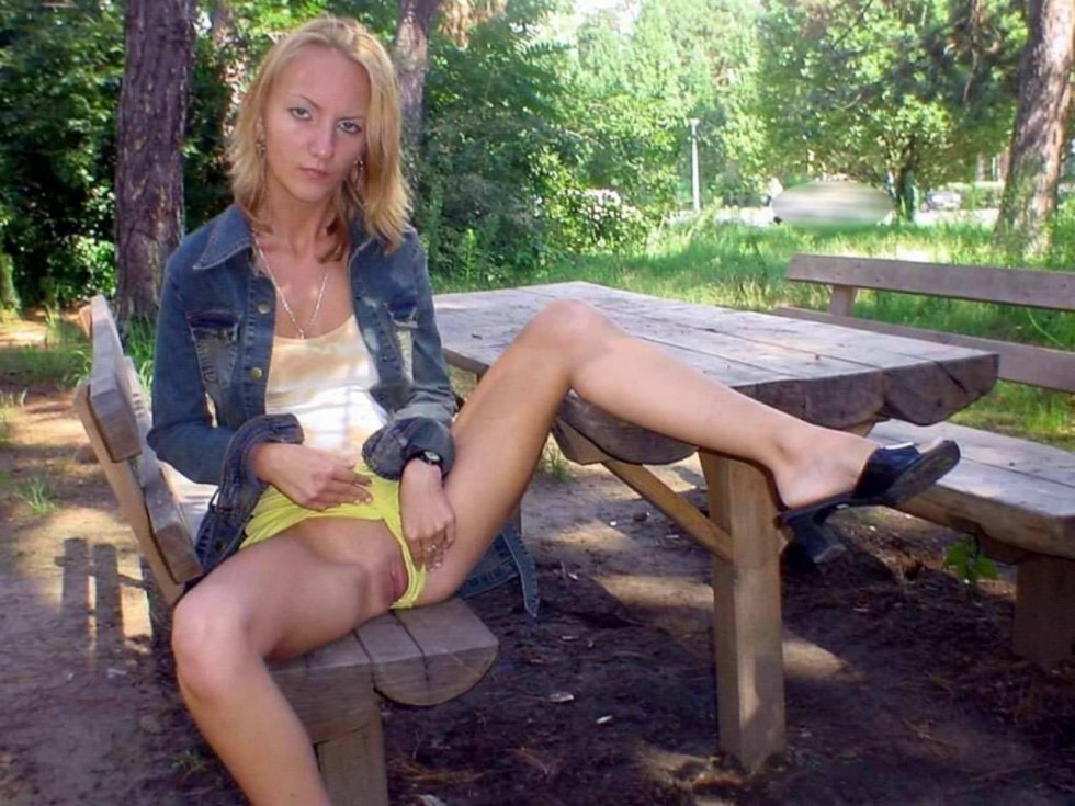 Mature on a bench without panties