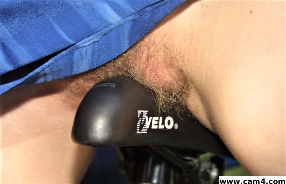 Cycling seat in pussy