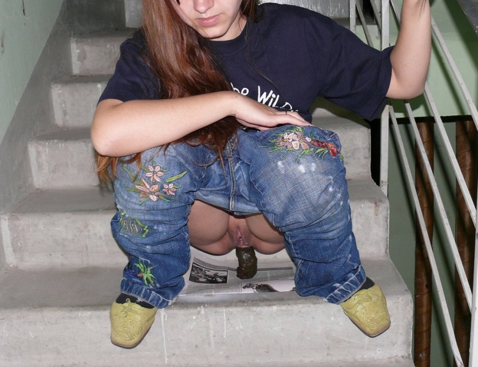 Woman poop on the street