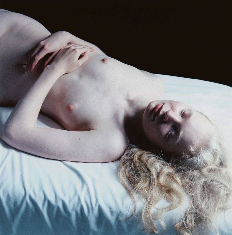 The girl Albino undressed