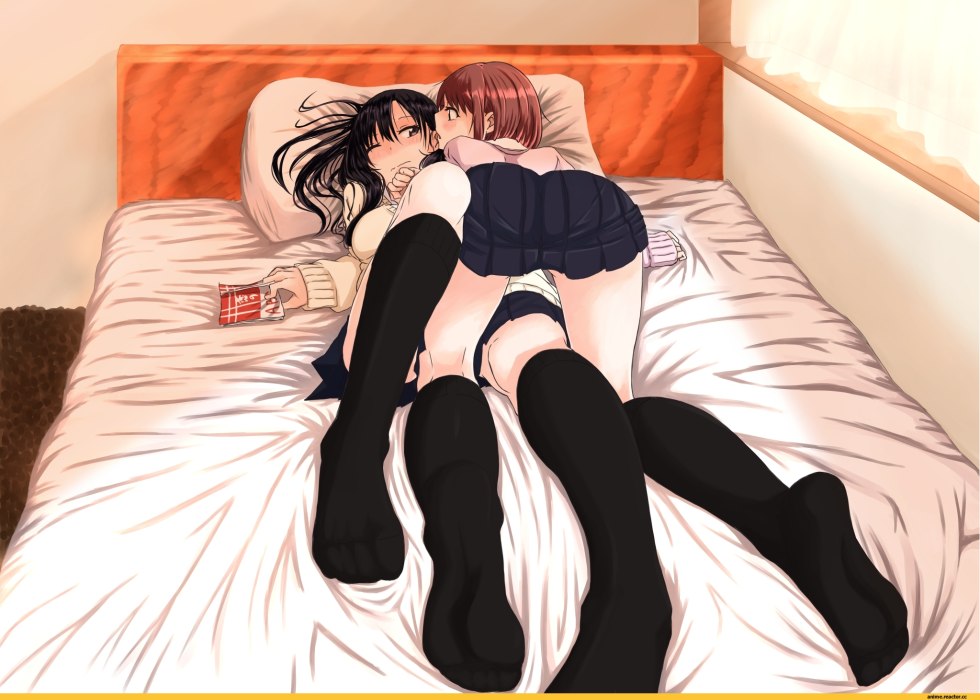 Hentai Tyanka lies on the bed