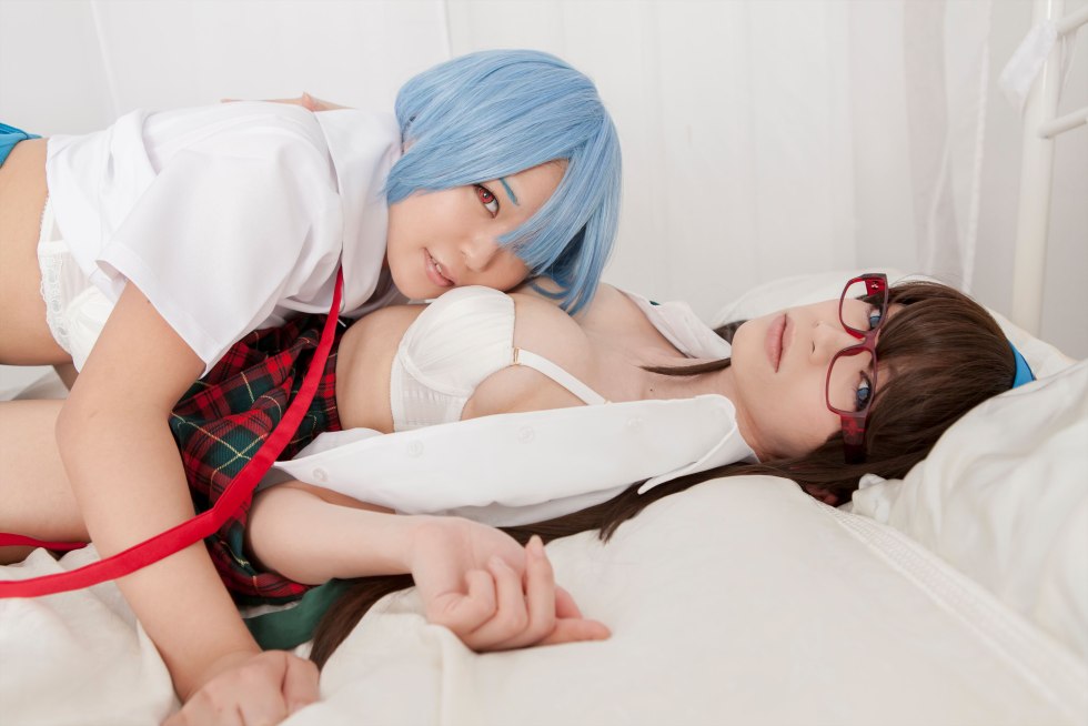 Anime cosplayers lesbian