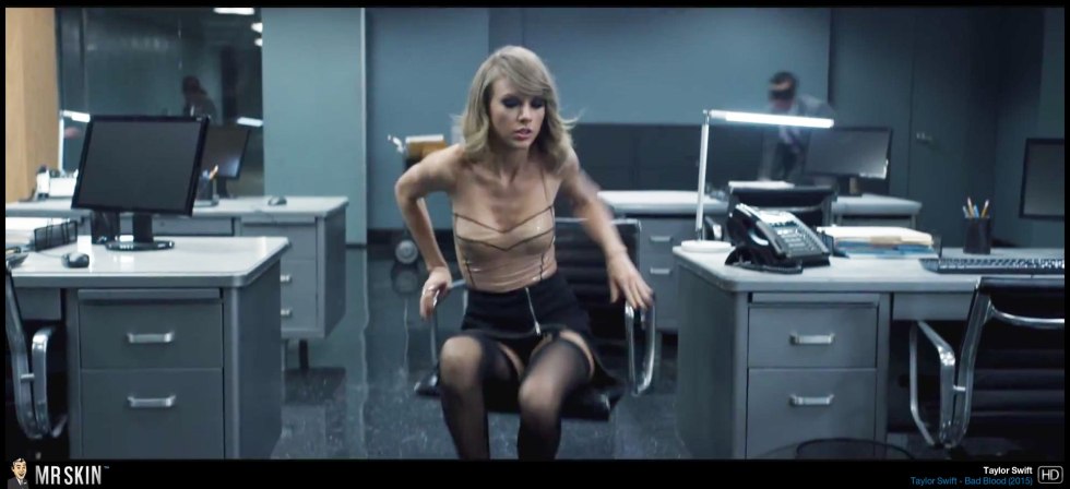 Taylor Swift in latex nude