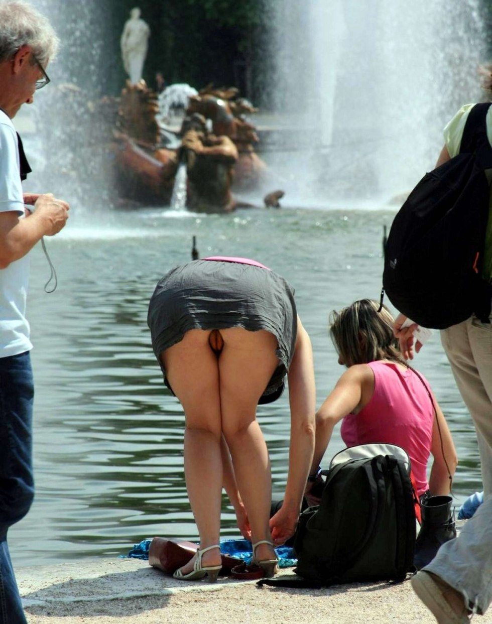 Girls without panties by chance