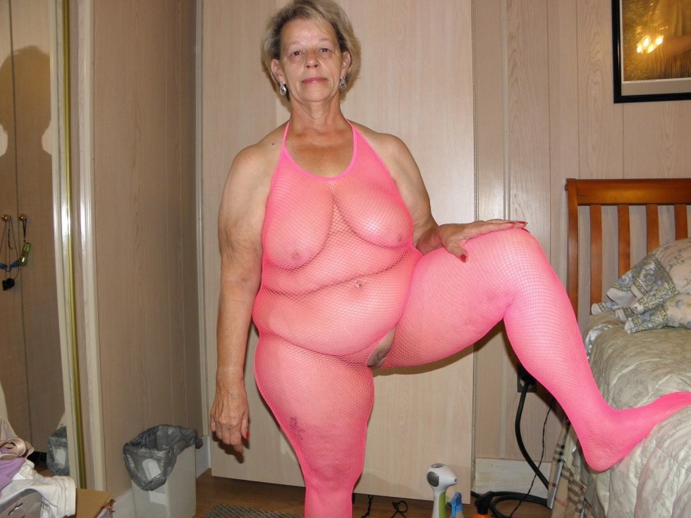 Naked old women with wide hips
