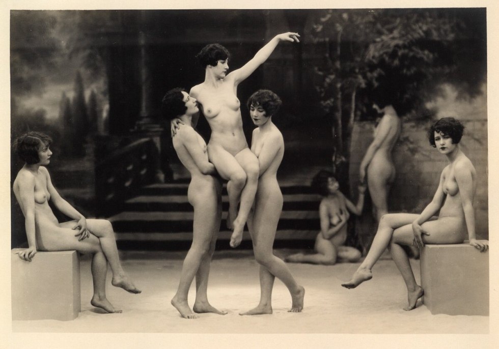 Erotic retro performances