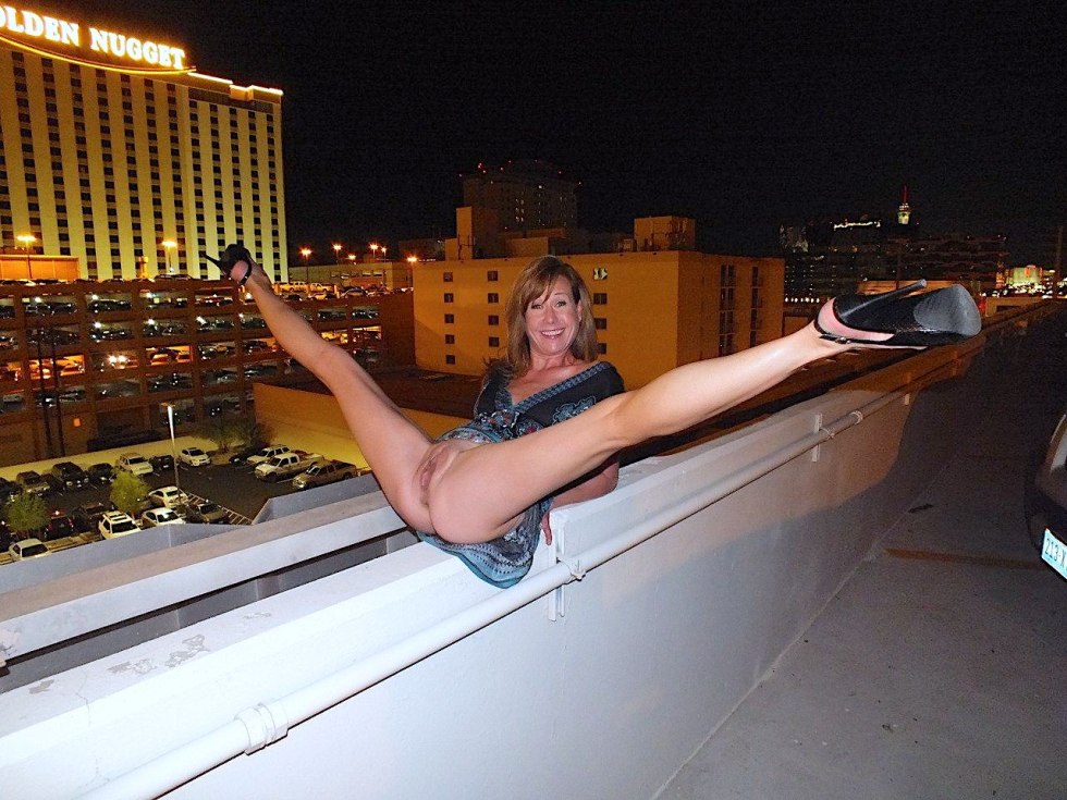 Shows pussy on the roof